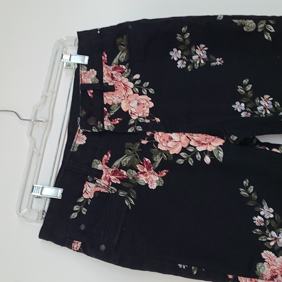 ✨️ Suko Floral Cropped Jeans - Picture 2 of 8